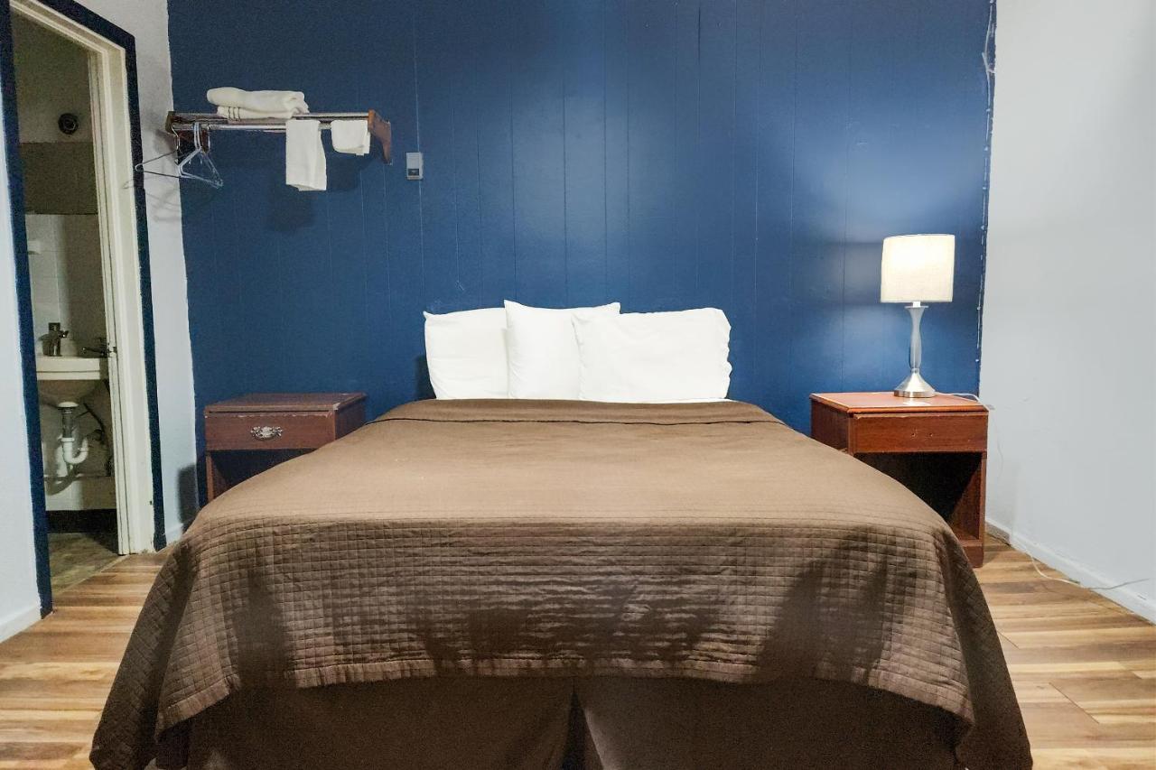 Oyo Hotel Colby, Ks Buitenkant foto